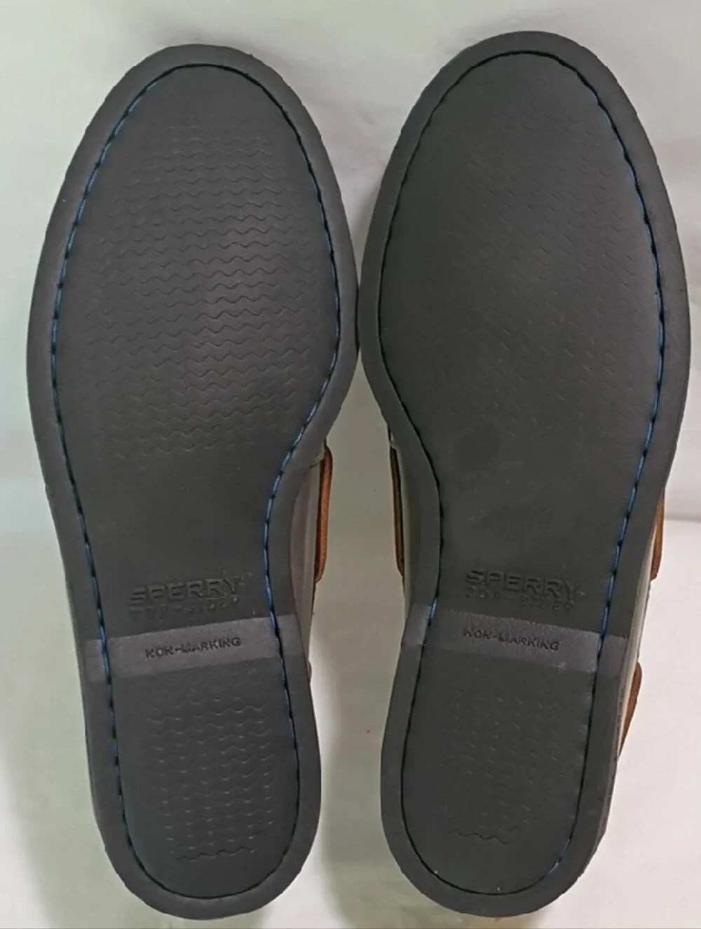 Sperry Men’s Gray Leather Boat Shoes with Brown Leather Laces Size 8.5 EUC